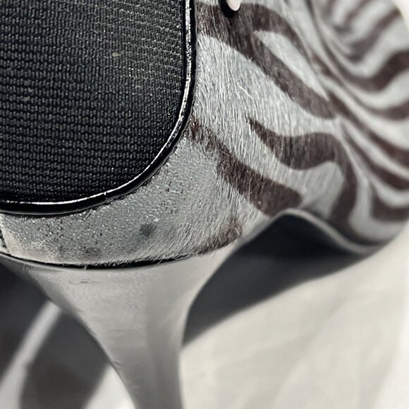 CALVIN‎ KLEIN Jordan Zebra Hair Calf-Black/Gray Booties Side Zip-Sz 7 note pic - Picture 3 of 10